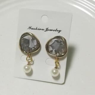 【10】ハンドメイドピアス　べっ甲柄チャーム　メタルリングツイスト　パールの画像