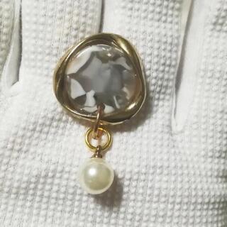 【10】ハンドメイドピアス　べっ甲柄チャーム　メタルリングツイスト　パールの画像