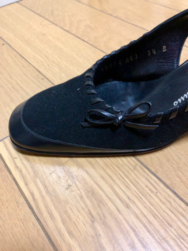 フェラガモ スェード パンプス