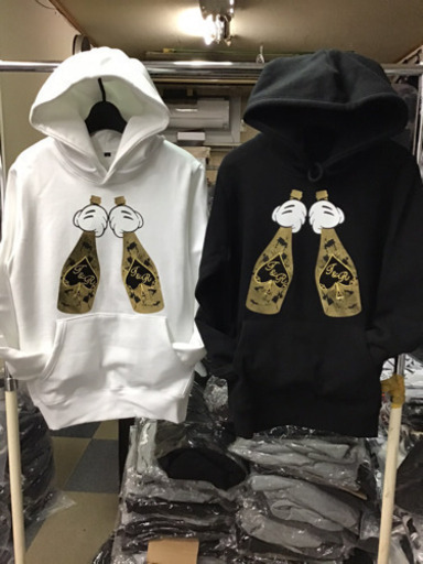 服やカバンなど