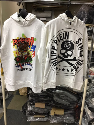 服やカバンなど