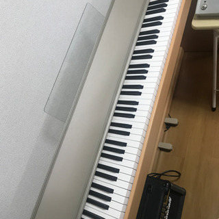 【  お引渡し決定⠀】RolandＦ-100電子ピアノ 椅子つきの画像