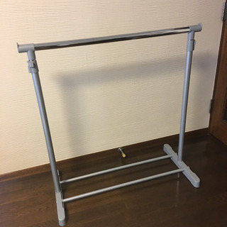ハンガーラックの画像
