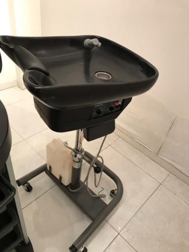 価格変更しました。美容室什器まとめて1万円です