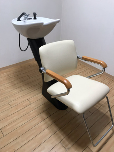 価格変更しました。美容室什器まとめて1万円です
