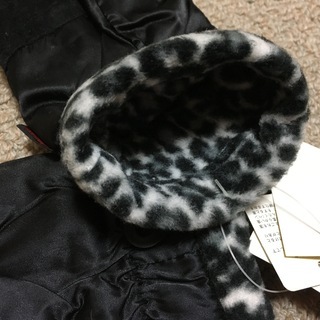 黒ナイロン手袋暖かいの画像