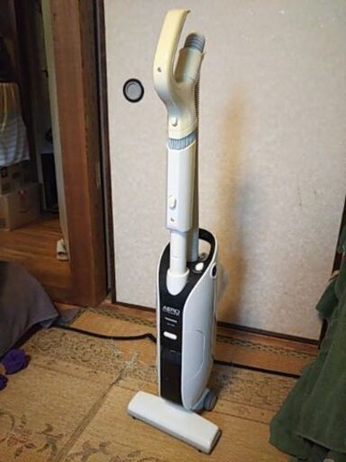 掃除機 白 スタンド式 TOSHIBA