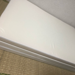 折りたたみ マットレス 硬質の画像