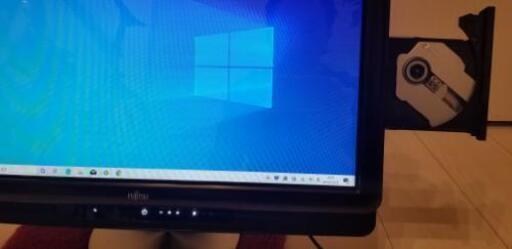 Core i3❗ DVDスーパーマルチ❗ Windows10 64bit❗ 大容量320GB❗ 大画面❗ Wi-Fi❗ 富士通一体型パソコン❗