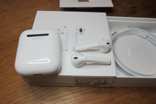 【中古】送料無料　Apple AirPods with Charging Case エアポッズ Bluetooth ワイヤレスイヤホン 第1世代