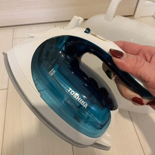 TOSHIBA アイロン　コードレス　2015年製の画像