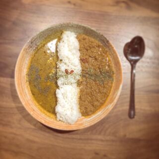 【麻布十番薬膳カレー新海 大門店】ランチのキッチンスタッフ/土日休み