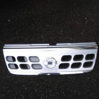 日産OTTIフロントグリル 中古品