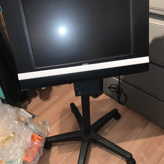 【値下】スタンド付モニター　高さ調整機能付きスタンド　キャスター付き　モニターby dsign 19インチ 値下】スタンド付モニター 高さ調整機能付きスタンド キャスター付き