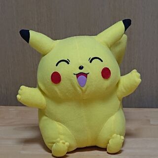 ピカチュウぬいぐるみ
