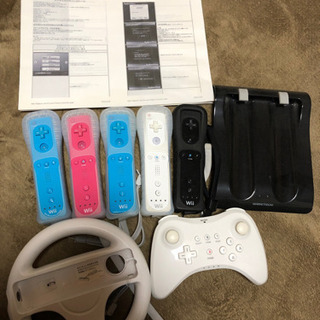 Wii Uファミリープレミアムセット ソフト3本 コントローラー多数の画像