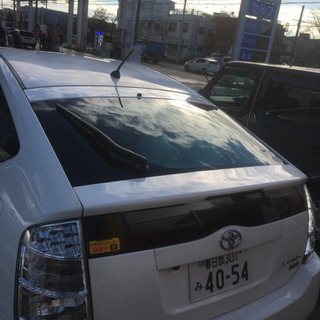中古車 白 トヨタプリウスの画像