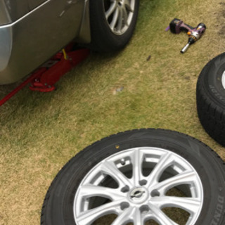 スタッドレスタイヤに履き替えお手伝い