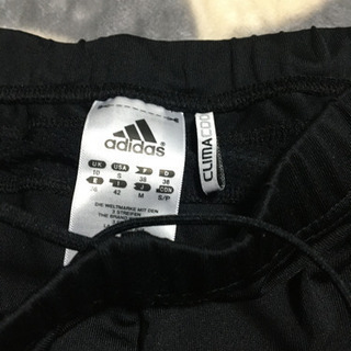 【adidas】黒のトレーニングパンツ、Mサイズ！の画像
