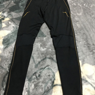 【adidas】黒のトレーニングパンツ、Mサイズ！の画像