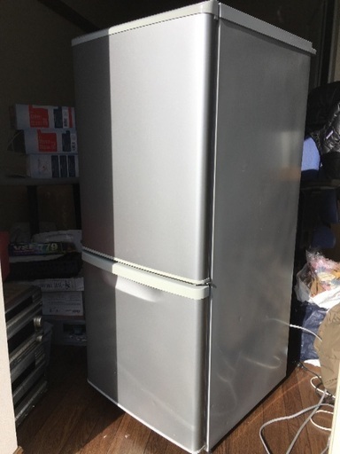 2011年製 Panasonic 138L カテキン抗菌・脱臭フィルター 耐熱テーブル 2ドア 冷蔵庫【NR-B144W-S】