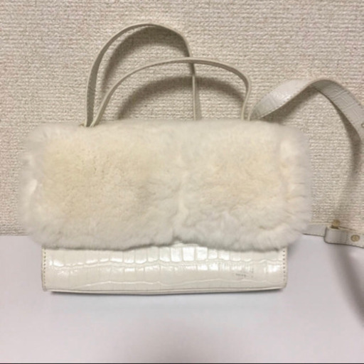 ♡FURFUR♡リアルファーホワイトショルダーバッグ