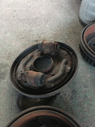 初代ハイラックス RN10 フロントブレーキ周り　ハブも有ります