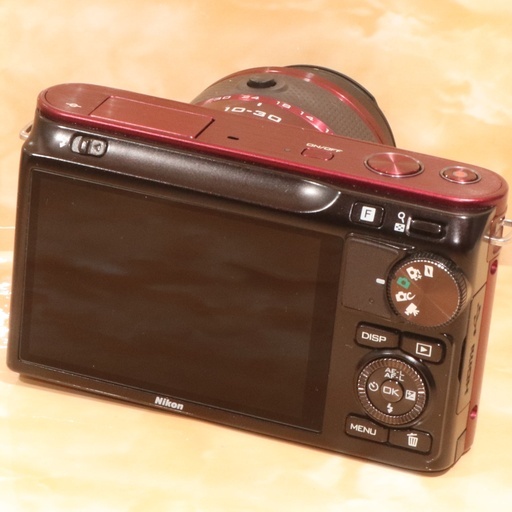 ☆極上美品＆スマホ転送☆ニコン J2 手振れ補正レンズキット レッド 赤