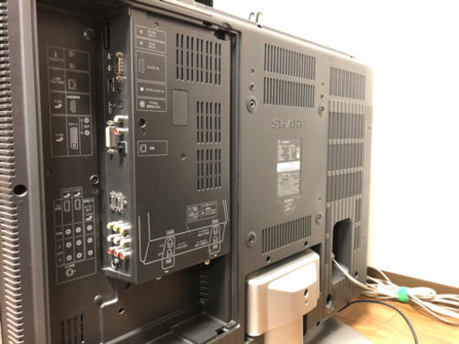 Sharp 32V テレビ（話し中)