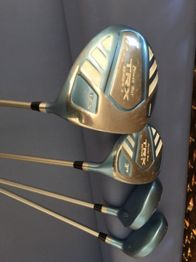 パワービルトのレディースゴルフハーフセット