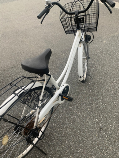 ☆中古品　ママチャリ　自転車　白　26インチ　6段切替付き☆
