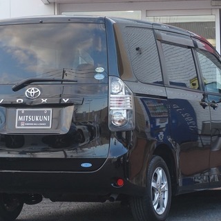 カッコいいデザインでお父さんも満足！トヨタ ヴォクシー！社外アルミで更にカッコいい！の画像