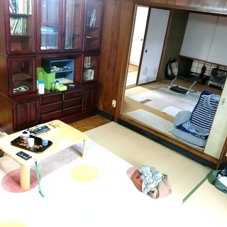 １３００年の伝統・奈良の古い戸建てが7.4万　現代では採取不能の吉野石を用いた日本庭園と駐車場付き − 奈良県