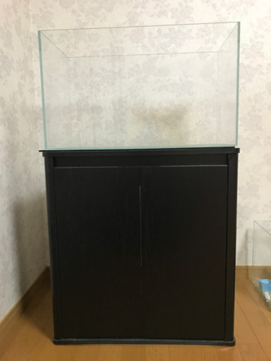60センチ水槽と水槽用キャビネット