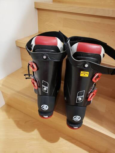 スキーセット(ブーツ、スキー、ポール)