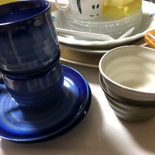 画像の食器など全て