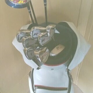 GOLFバック(中古SRIXON白)＋Roger King練習所のみ使用１セット 要りませんか？