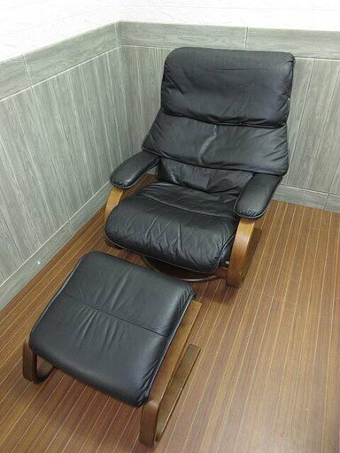 ss0636　富士ファニチャー　リクライニングチェア　パーソナルチェア　回転椅子　レザー　革張り　黒　ブラック　オットマン付き　肘掛け付き　日本製　ゆったり　高級感