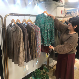 【年齢不問】２０１９年５月にオープンしたばかりのお店です！秋川駅徒歩3分。あきる野とうきゅうでのミセス服販売のお仕事ですの画像