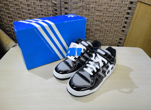 未使用 アディダス スニーカー フォーラム ロー パテント 25cm 箱付 adidas FORUM LO PT  札幌市 白石区 東札幌