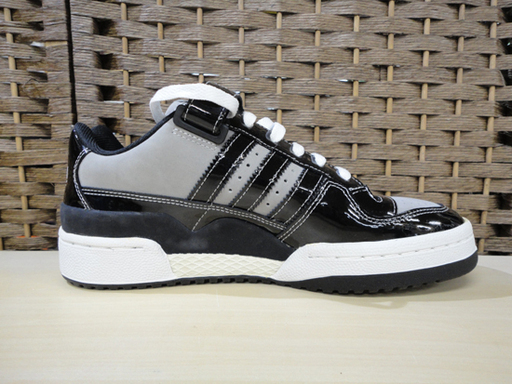未使用 アディダス スニーカー フォーラム ロー パテント 25cm 箱付 adidas FORUM LO PT  札幌市 白石区 東札幌