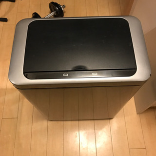 タッチセンサー開閉のゴミ箱 45ℓ (コストコ製)