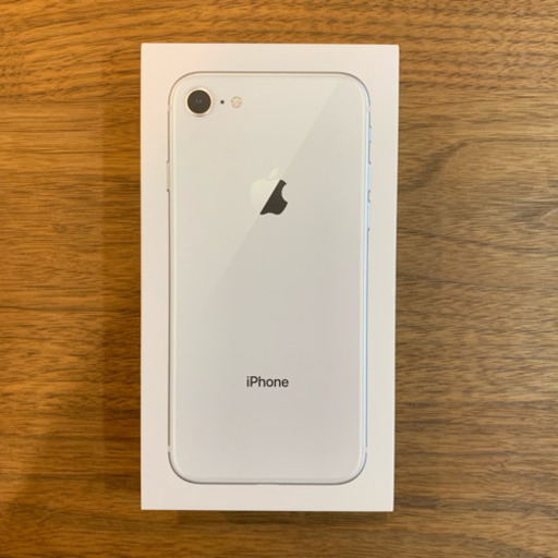 新品未使用 iPhone 8 Silver 64 GB SIMフリー