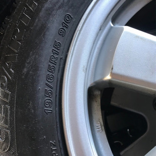 格安プリウス用アルミホイール付きスタッドレスタイヤの画像