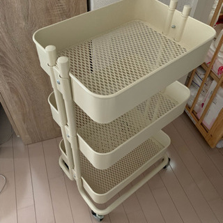 IKEA RASKOG ワゴン クリーム色の画像