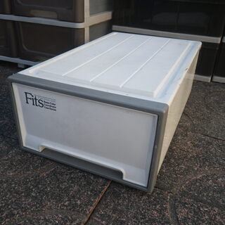 ■無料で差し上げます。■配達可■プラスチック 収納ケース 4点 の画像