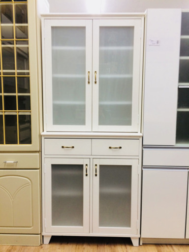 お買い得な2枚扉食器棚（ホワイトカラー）販売中です!!