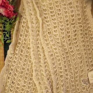 HusHusH★クリーム色マフラーの画像