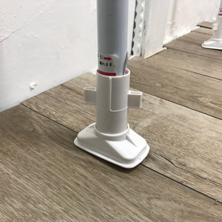 突っ張りパーテーション　フック付きの画像