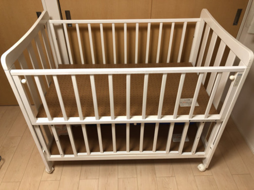 白ベビーベッド (輸入販売元：（株）グランドール)